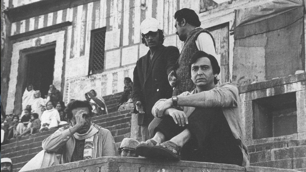 কিন্তু পত্রিকা শুরু করলে তো লিখতে হবে। লেখার লোকের অভাবে এবং কিছুটা ব্যয়সঙ্কোচ করতে এ বার সত্যজিৎ কলম ধরলেন শিশু ও কিশোর পাঠক-পাঠিকাদের জন্য। একে একে এল অদ্বিতীয় চরিত্ররা।