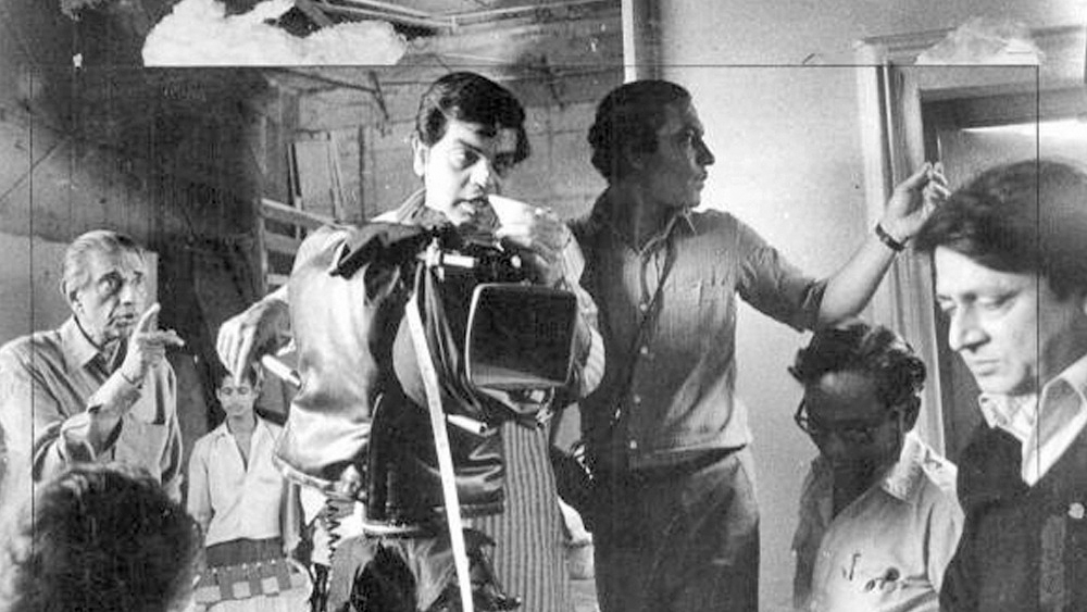 রবীন্দ্রনাথ-তারাশঙ্কর-বিভূতিভষণের পাশাপাশি তাঁর ছবির উপজীব্য হয়েছে পরশুরাম, প্রেমেন্দ্র মিত্রর কাহিনি। সেলুলয়েডবন্দি হয়েছে সমকালীন সাহিত্যের সুনীল গঙ্গোপাধ্যায়ের কলম। ছবির পাশাপাশি সমৃদ্ধ তাঁর তথ্যচিত্রের সম্ভার। ‘সুকুমার রায়’, ‘বালা’, ‘সিকিম’—কালজয়ী পরিচয় প্রত্যেকের পাশেই।