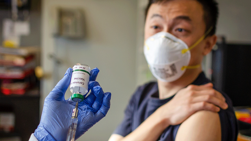 রেমডেসিভির নিয়ে মার্কিন গবেষকদলে এক ভারতীয় বংশোদ্ভূতও ছিলেন। অরুণা সুব্রহ্মণ্যম নামে মেডিসিনের ওই অধ্যাপকও বলেছেন, ‘‘১০ দিনের সাধারণ চিকিৎসায় যা ফল মিলছে, পাঁচ দিনেই সেই কাজ করে দেখাচ্ছে রেমডেসিভির।’’