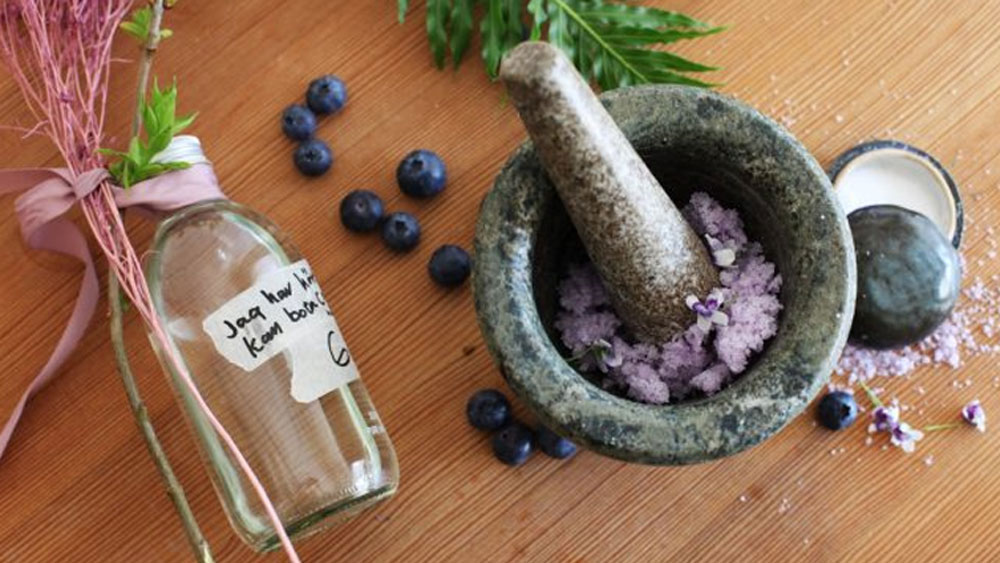 ওই দম্পতির নাম রাসমুস পারসন এবং লিন্ডা কার্লসন। খুব তাড়াতাড়ি এই অভিনব উপায় নিয়ে নতুন রেস্তরাঁ খুলতে চলেছেন তাঁরা। যার নাম রাখা হয়েছে ‘টেবিল ফর ওয়ান’।