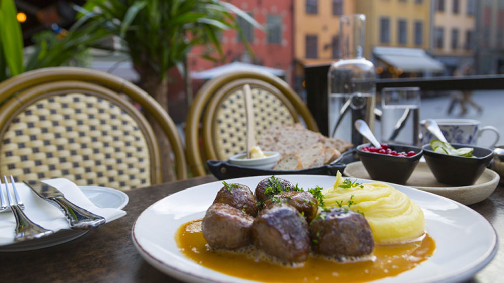 একেবারে ঘরোয়া উপায়ে বানানো হবে সমস্ত খাবার। ফার্মে যা সবজি সে সময় থাকবে, সেগুলো দিয়েই বানানো হবে খাবার।