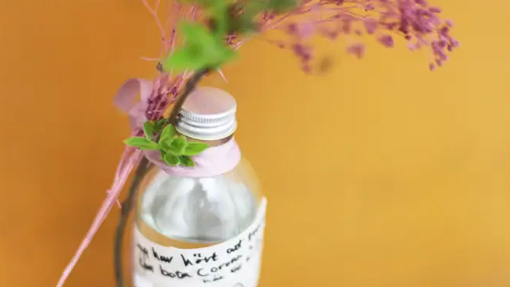 যদি আপনার মনেও এ রকম প্রশ্ন আসে, তা হলে কিছুটা ভুলই ভাবছেন। মালিক পারসন এবং কার্লসন দম্পতি একেবারেই তেমন মনোভাব নিয়ে রেস্তরাঁটি চালু করেননি। এখানে ইচ্ছামতো টাকা দেওয়ার ছাড় দিয়েছেন তাঁরা।