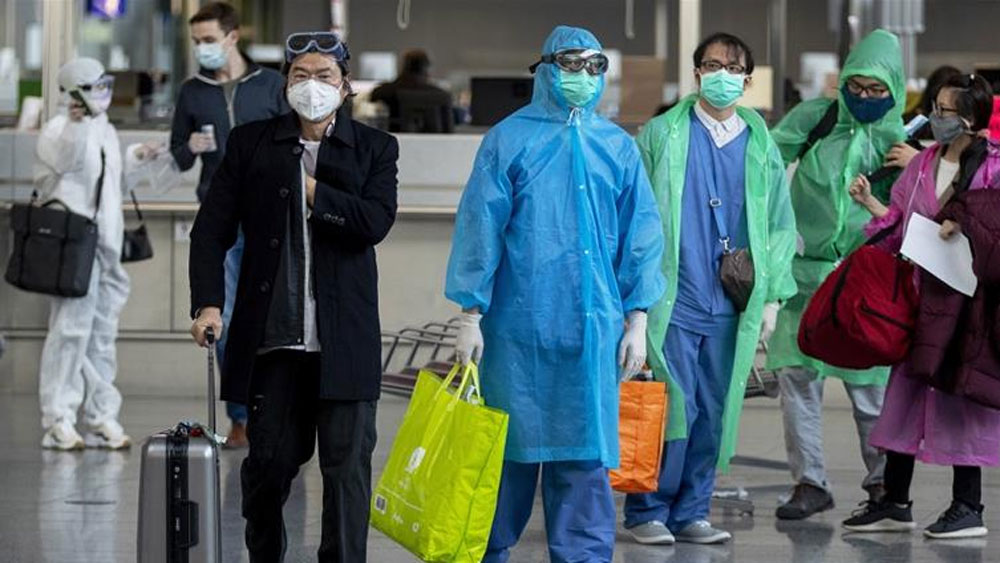 কার্লসন জানাচ্ছেন, “এই অতিমারির কারণে অনেকেই কাজ হারাবেন, অনেকেই তাঁদের প্রিয় জনকে হারাবেন, তাঁরা হয়তো খুব খারাপ মানসিক এবং অর্থনৈতিক অবস্থার মধ্যে দিয়ে যাবেন। তাই তাঁদের অর্থনৈতিক অবস্থার কথা না ভেবে সকলকেই আমরা স্বাগত জানাচ্ছি রেস্তরাঁয়।”