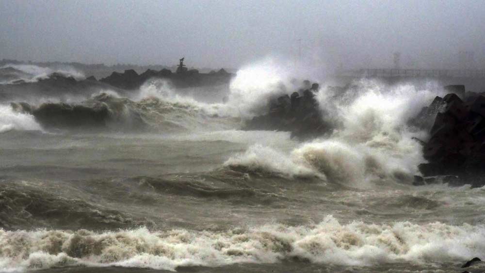 ২০০৪ সাল থেকে বঙ্গোপসাগর ও আরব সাগরের উপকূলবর্তী দেশগুলিতে ঝড়ের নামকরণ শুরু হয়। এর আগে থেকেই ব্রিটেন বা অস্ট্রেলিয়া এলাকায় ঝড়ের নামকরণ করা হত।