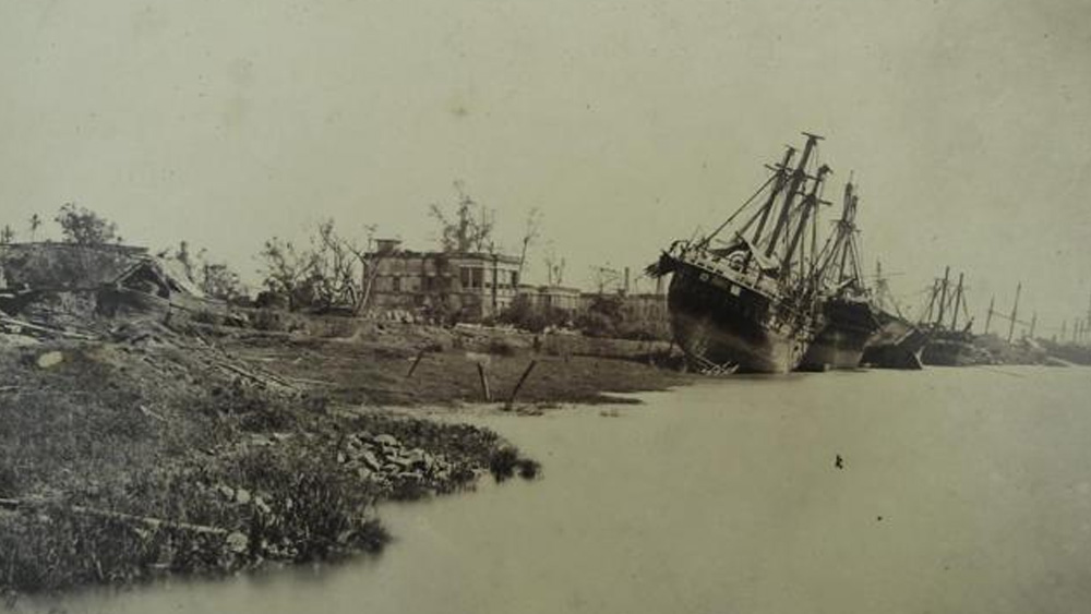 এর পর ১২৭ বছর বাদে আবার, ১৮৬৪ খ্রিস্টাব্দের ৫ অক্টোবর বাংলার বুকে আছড়ে পড়ে ঘূর্ণিঝড়। তবে সে বার কলকাতার বদলে ঝড়ের আঘাত সব থেকে মারাত্মক ছিল খেজুরিতে। সে সময় খেজুরি ছিল সম্পন্ন বন্দর। ঝড়ের অভিঘাতে ধ্বংস হয়ে গিয়েছিল খেজুরি ও হিজলি বন্দর। মুখ থুবড়ে পড়েছিল ব্যবসার প্রধান মাধ্যম আমদানি ও রফতানি।