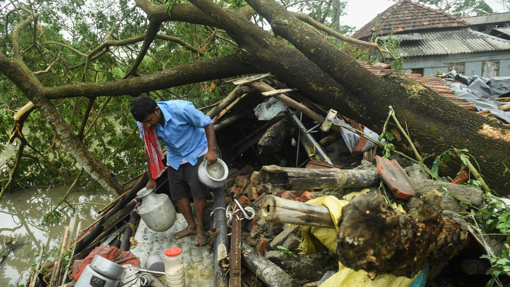 আমপানের প্রকোপে দিঘায় রাতারাতি আশ্রয়হীন মানুষ।