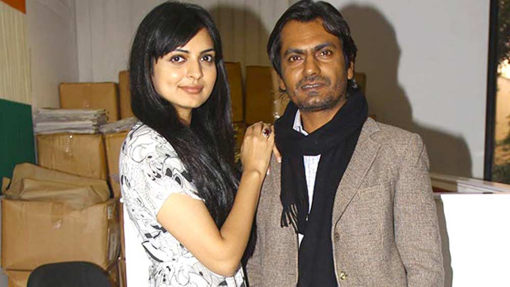 ‘মিস লাভলি’ ছবির শুটিংয়ের সময়ে সহঅভিনেত্রী তথা প্রাক্তন মিস ইন্ডিয়া নীহারিকা সিংহের সঙ্গে অন্তরঙ্গ সম্পর্ক ছিল নওয়াজের। তাঁদের মধ্যে শারীরিক সম্পর্কের কথাও স্বীকার করেছেন নওয়াজউদ্দিন।