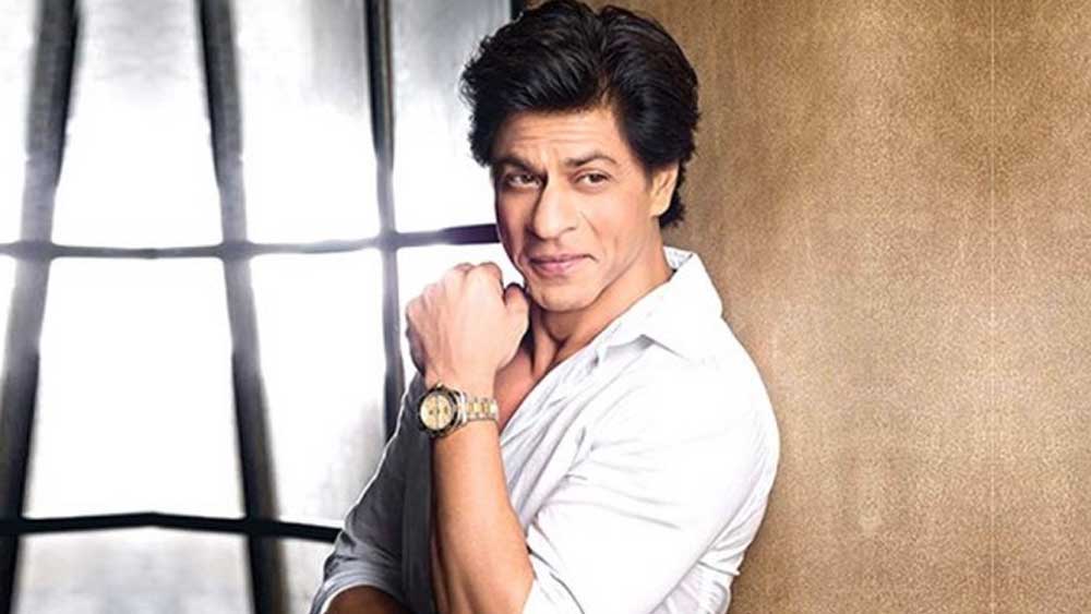 ‘হার কর জিতনে ওয়ালোকো বাজিগর কহতে হ্যায়’- ‘বাজিগর’ ছবিতে শাহরুখই বলেছিলেন সে কথা। তাঁর জীবনটাও অনেকটা সে রকমই। হেরেছেন, ভেঙেছে স্বপ্ন। কিন্তু পালিয়ে যাননি। বলিপাড়ার মাটি কামড়ে পড়েছিলেন। ফলও পেয়েছেন হাতেনাতে। আজ তিনি সুপারস্টার। ফ্যানেদের কাছে ‘দ্য কিং খান’।