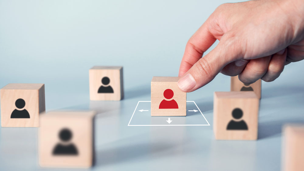 বাইরে বেরলেও খেয়াল রাখতে হবে যেন সোশ্যাল ডিসট্যান্সিং বজায় থাকে। নইলে অসুখ ছড়ানোর পথ আরও প্রশস্ত হবে।