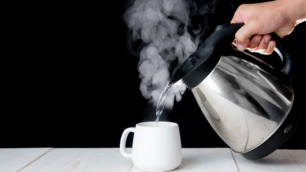 এই সময় পারলে জল ফুটিয়ে খান। তা হলে অন্তত জলবাহিত অসুখগুলোর হাত থেকে কিছুটা নিস্তার মিলবে।