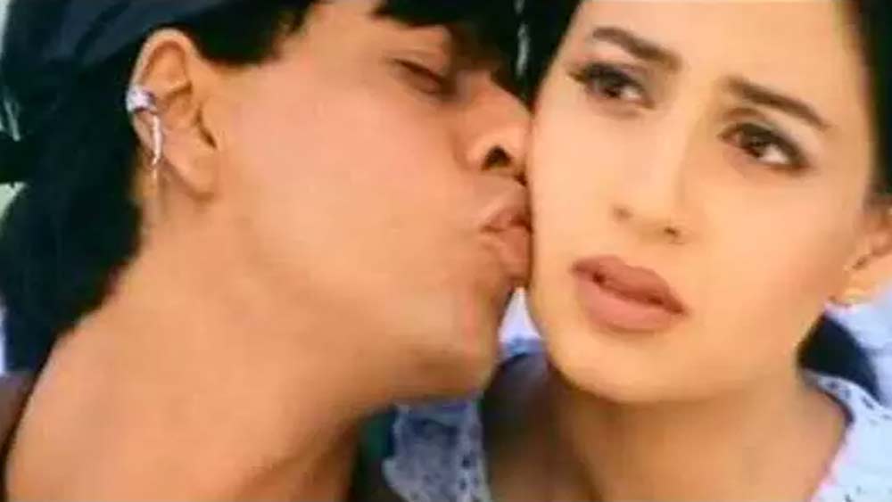 মনসুর খান ‘জোশ’ ছবির জন্য প্রথমে শাহরুখ ও আমির দু’জনকে ভেবেছিলেন। কিন্তু আমির শেষ অবধি ছবি থেকে সরে দাঁড়ান। তাঁর জায়গায় সুযোগ পান চন্দ্রচূড় সিংহ। আমির কাজ না করায় সরে দাঁড়ান রানি মুখোপাধ্যায়ও। তাঁর বদলে ছবিতে কাজ করেন প্রিয়া গিল।