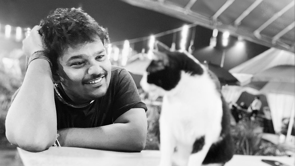 অভিনয়ের মাঝে সময় পেলেই মোহিত বেড়াতে যেতেন। ভালবাসতেন পোষ্যদের সঙ্গে সময় কাটাতে। ফেসবুক প্রোফাইলে শেয়ার করতেন পোষ্যদের ছবি।