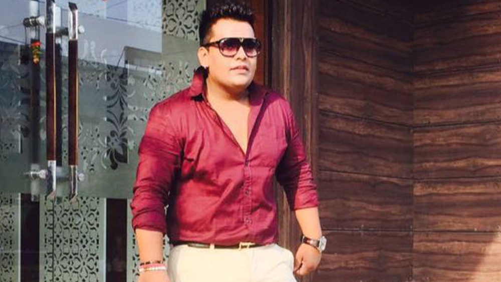 মোহিতের অকালমৃ্ত্যুতে মর্মাহত রাজ টুইট করেছেন শোকবার্তা। জানিয়েছেন, তাঁর সঙ্গে মোহিতের শেষ কথা হয় ১৫ মে। সে সময় তিনি সুস্থ হচ্ছিলেন ধীরে ধীরে। দু’জনের একসঙ্গে আরও কাজ করার কথা ছিল। কিন্তু সেই স্বপ্ন যে এ ভাবে শেষ হয়ে যাবে, ভাবতে পারছেন না রাজ।