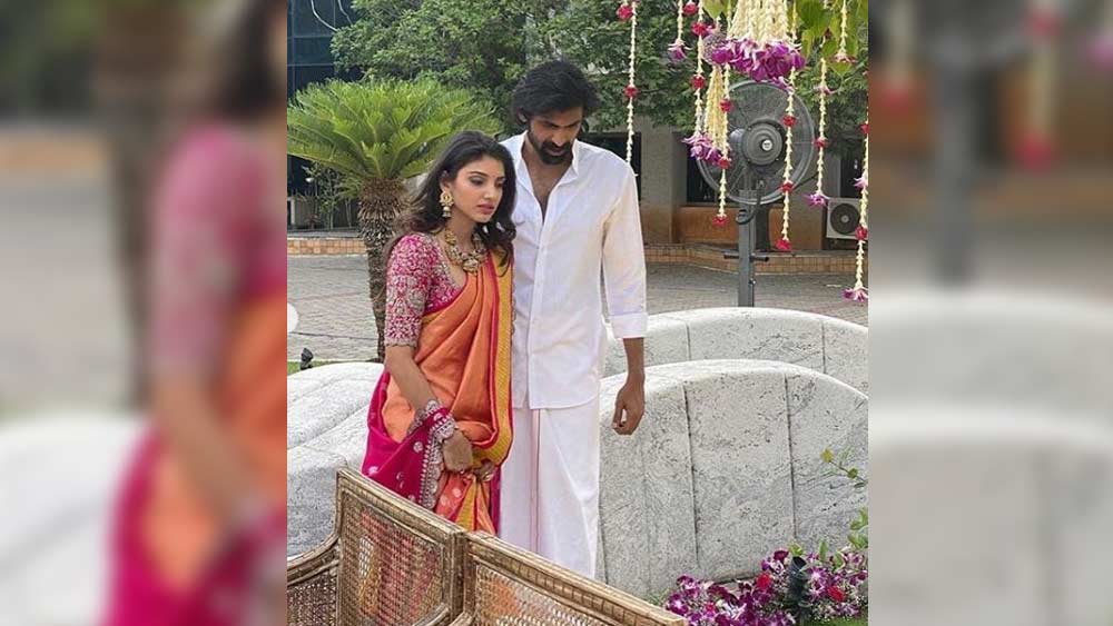 কিন্তু যাঁকে নিয়ে এত হইচই সেই মিহিকা বজাজের পরিচয় কী? কী ভাবেই বা ‘বল্লালদেব’-এর মনে বসন্ত নিয়ে এলেন তিনি?