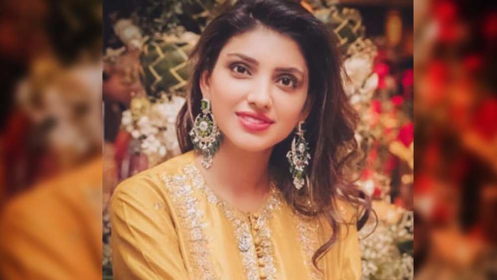 মিহিকা পেশায় ইন্টিরিয়র ডিজাইনার। রানার সঙ্গে তাঁর পরিচয় বহু দিনের। পারিবারিক পরিচয় তো রয়েছেই। এ ছাড়াও দু’জনেই দু’জনের বেশ ভাল বন্ধু।