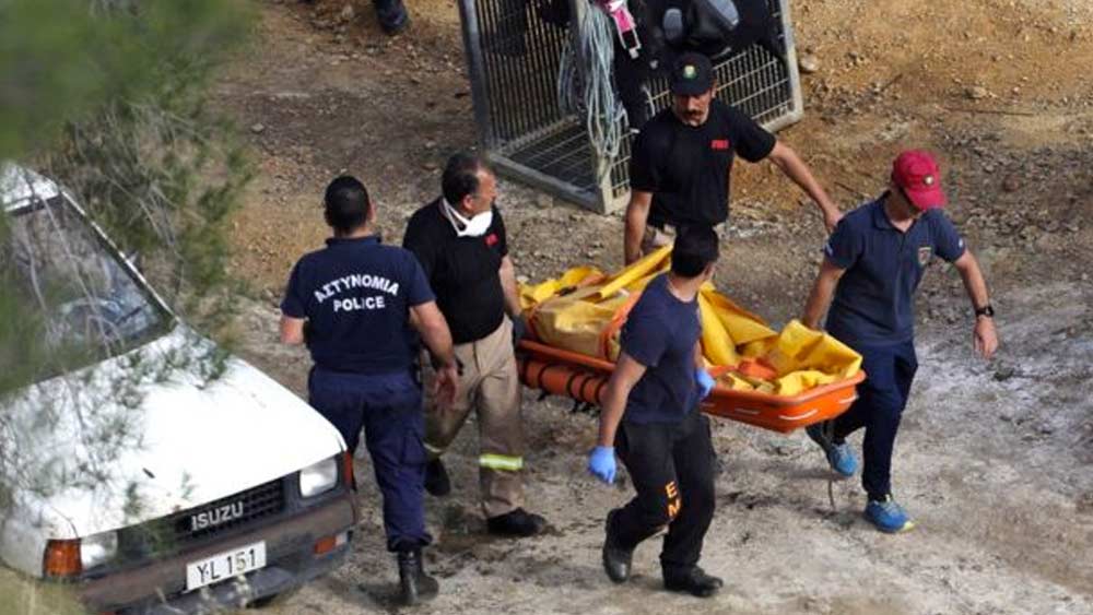 তার পর ওই দুই মহিলার ব্যাপারে খোঁজ শুরু করে সে দেশের পুলিশ। তাতে দু’জনেরই অনলাইন অ্যাকাউন্টে নিকোসে সঙ্গে ঘনিষ্ঠতার প্রমাণ মেলে। নিকোসের সঙ্গে ওই মহিলাদের হওয়া কথাবার্তা দেখে সন্দেহ হয় পুলিশের।