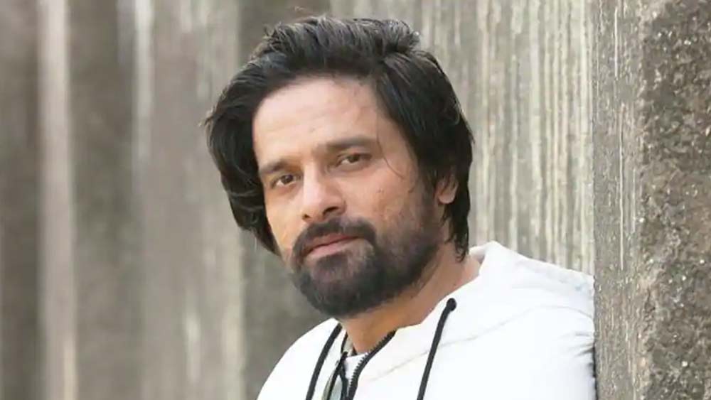 ‘গ্যাঙস অব ওয়াসেপুর’, ‘রাজি’, ‘রকস্টার’-এর মতো ছবিতে অভিনয় করেছেন তিনি। হরিয়ানার এই যুবকের ইংরেজিতে স্নাতকোত্তর করেছেন। তাঁর মা-বাবা দু’জনেই হরিয়ানা শিক্ষকতা করেন।