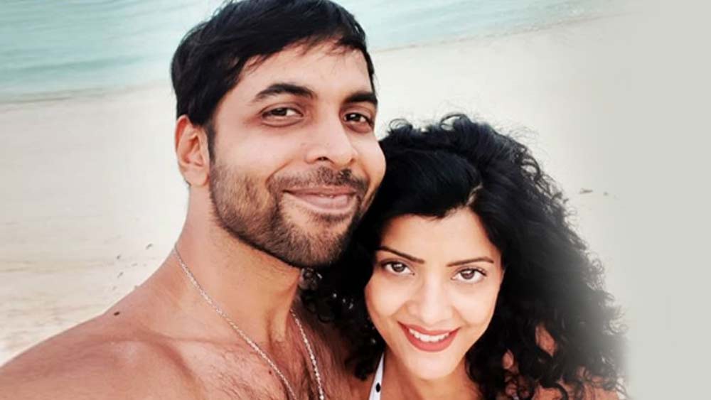 ৩২ বছরের এই অভিনেতা ‘ড্রিম গার্ল’, ‘স্ত্রী’, ‘বালা’ ছবিতে পার্শ্বচরিত্রে অভিনয় করেছেন। ২০১৪-তে তিনি বিয়ে করেছিলেন মডেল ও ডিজাইনার টিনা নোরনহাকে।