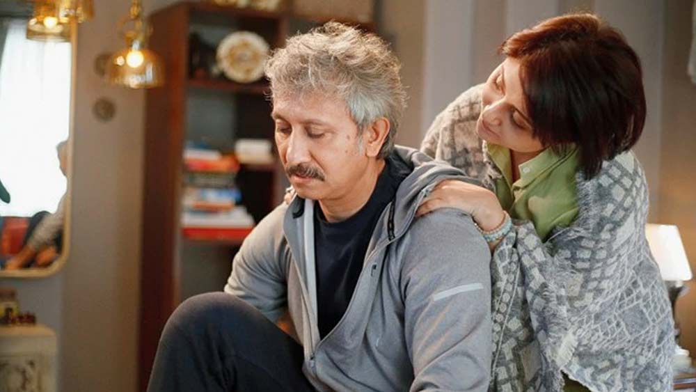 পাতাললোক ওয়েব সিরিজে সাংবাদিক সঞ্জীব মেহরার স্ত্রীয়ের ভূমিকায় অভিনয় করেছেন অভিনেত্রী স্বস্তিকা মুখোপাধ্যায়। সেখানে তাঁর চরিত্রের নাম ডলি মেহরা। কলেজ জীবনের বন্ধু সঞ্জীবকে ভালবেসে বিয়ে করলেও ডলির বৈবাহিক জীবনের শূন্যতা ফুটে উঠেছে এই সিরিজে। পোষ্য সাবিত্রীর যত্ন করেই দিন কাটত তাঁর।