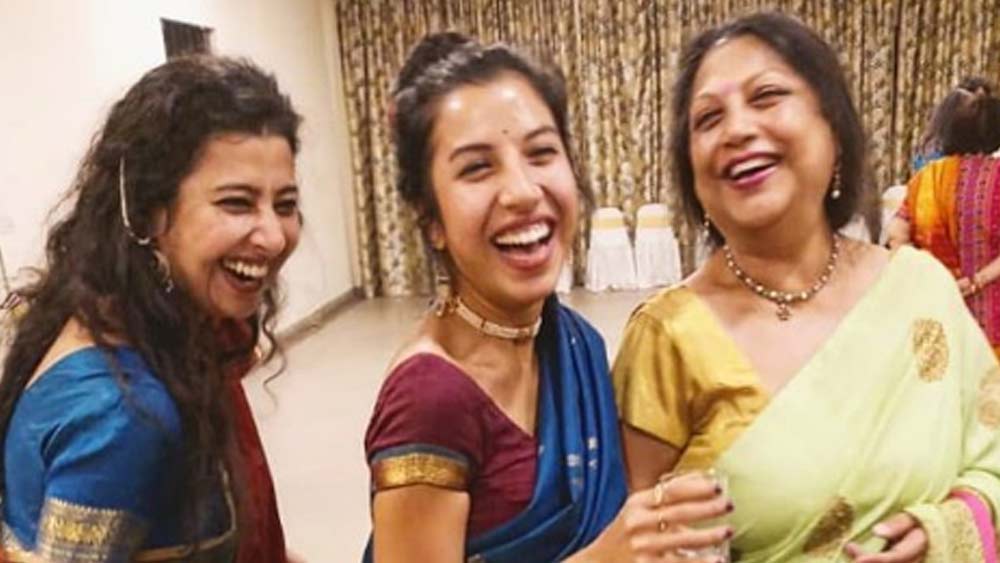 নীহারিকা লাইরা দত্ত, সারা ম্যাথিউজের ভূমিকায় অভিনয় করেছেন পাতাল লোকে। হুমকির পর সঞ্জীব মেহরার সঙ্গে ছিলেন তিনি। তাঁদের মধ্যে স্বল্পদিনের প্রেমের সম্পর্কও গড়ে ওঠে। মুম্বইয়ে বেড়ে ওঠা নীহারিকার মা অবসরপ্রাপ্ত শিক্ষিকা। তাঁর বাবা পিউ দত্ত ছিলেন চিত্র নির্মাতা। থিয়েটার দিয়ে জীবন শুরু করে ‘মাদ্রাস কাফে’, ‘জলি এলএলবি’-র মতো ছবিতে অভিনয় করেছেন তিনি।