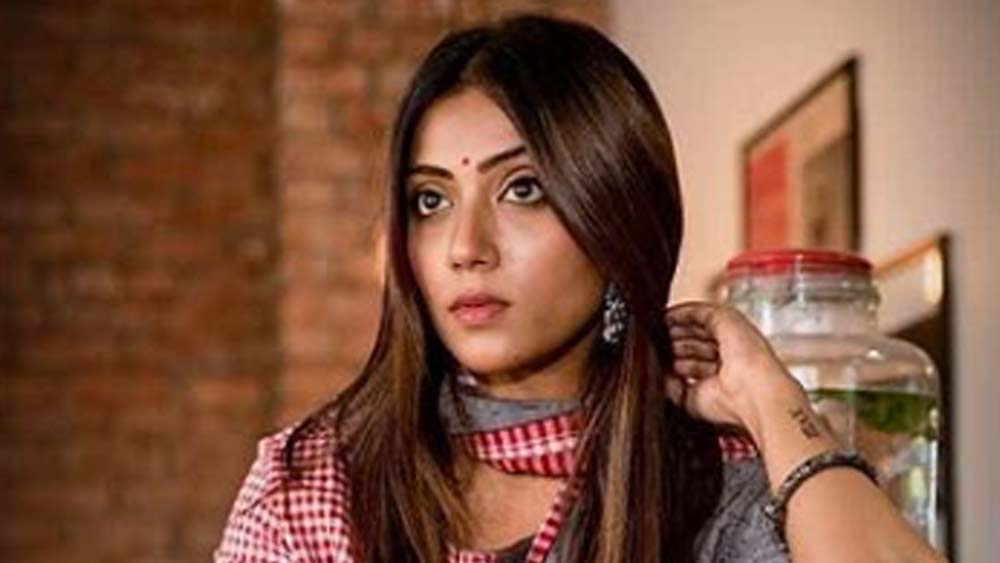 অনিন্দিতা বসু। এই বাঙালি অভিনেত্রীর পাতাল লোকে চরিত্রের নাম চন্দ্রা। ৩৪ বছরের এই অভিনেত্রী বিয়ে করছেন অভিনেতা সৌরভ দাসকে। ‘ভুতের ভবিষ্যৎ’, ‘হেমলক সোসাইটি’ ছাড়াও একাধিক ছবিতে অভিনয় করতে দেখা গিয়েছে তাঁকে।