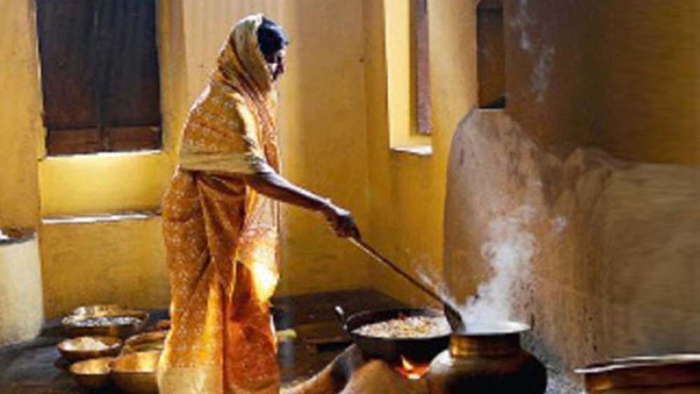 এই মন্দিরের সেবায়েতরা বংশপরম্পায় বিষ্ণুপ্রিয়ার ভাইদের উত্তরপুরুষ। প্রায় সাড়ে তিনশো বছর ধরে এই তিথিতে শ্রীচৈতন্যদেবের বিগ্রহকে তাঁরা জামাই হিসেবে আপ্যায়ন করে আসছেন। স্থানীয় প্রবীণারা মহাপ্রভুকে ষাটের বাতাস দেন। হাতে পরিয়ে দেন সুতো। বিগ্রহের পরনে নতুন পোশাকের সঙ্গে থাকে রাজসিক ভোগের আয়োজন।