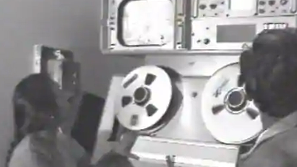 ১৯৫৯ সালে ভারতে প্রথম পথ চলা শুরু করে দিল্লি দূরদর্শন। তখন সেটি অল ইন্ডিয়া রেডিয়োর অংশ ছিল। প্রথম সংবাদপাঠিকা তথা ঘোষিকা হিসেবে বেছে নেওয়া হয় প্রতিমাকে।