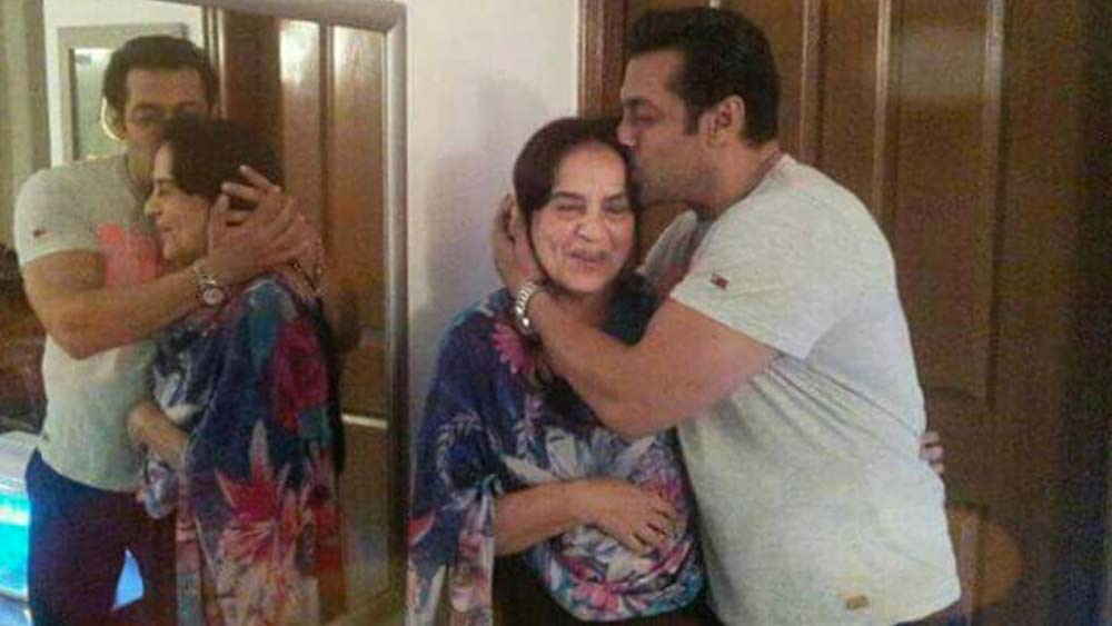 মেয়েদের সমস্যা নিয়ে ২০০৪ সালে সালমা পেশ করেছিলেন ‘জ্বলতে সওয়াল’। রবিবার সকালে সম্প্রচারিত হওয়া এই অনুষ্ঠানও ছিল দর্শকদের পছন্দের প্রথম সারিতে।