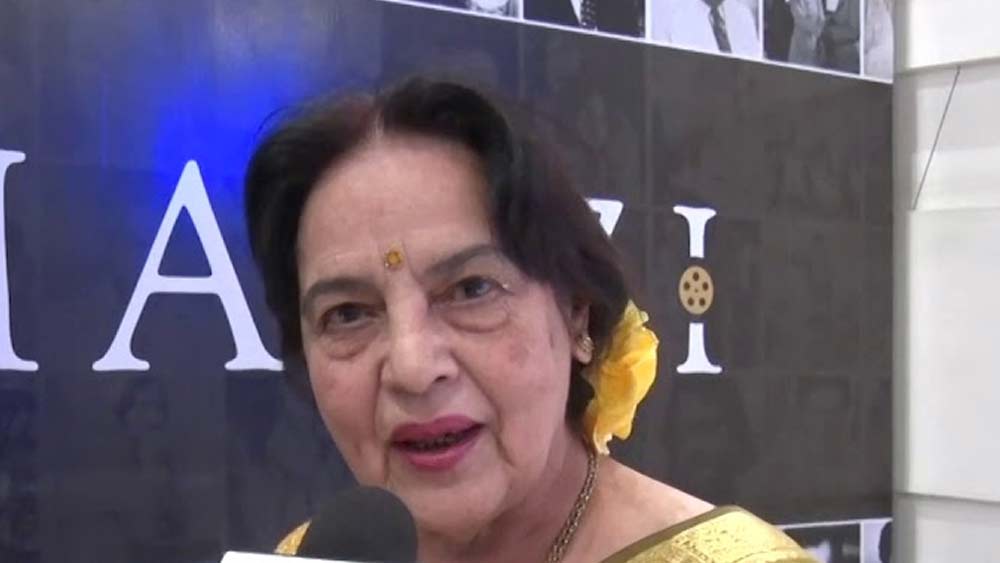 অতীতের ব্যস্ততা থেকে বহুদূরে পরিবার ও পরিজনদের সঙ্গেই সময় কাটে এক সময়ের জনপ্রিয় সংবাদপাঠিকা সালমা সুলতানের।