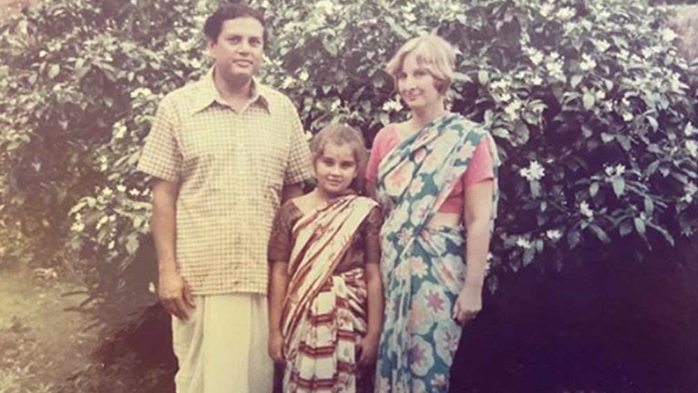 এরপর বিখ্যাত ফ্য়াশন পত্রিকার প্রচ্ছদেও দেখা যায় তাঁকে।  তবে সে সময় বিনোদন দুনিয়ায় থাকার ইচ্ছে ছিল না লিসার। তিনি কানাডায় ফিরে বিশ্ববিদ্যালয়ের পড়ুয়া জীবনে মন দেন। কিন্তু সব পরিকল্পনা চুরমার করে দেয় একটি গাড়ি দুর্ঘটনা।