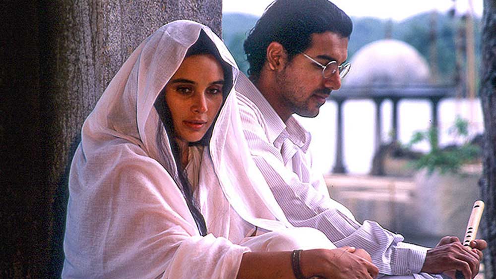 এরপর লিসা অভিনয় ছেড়ে পারফর্মিং আর্টস নিয়ে উচ্চশিক্ষার জন্য লন্ডন পাড়ি দেন।  সে সময় দীপ মেহতার ছবি ‘ওয়াটার’-এ অভিনয় করেন তিনি। এই ছবিতেও শেষ অবধি তাঁর কণ্ঠ ডাবিং করানো হয়।