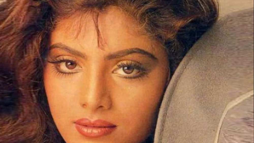 সোনমের জন্ম ১৯৭২ সালের ২ সেপ্টেম্বর।  তাঁর বাবা ছিলেন মুশির খান। মায়ের নাম তালাত খান।  মাত্র ১৬ বছর বয়সে প্রথম অভিনয় ছবিতে। যশ চোপড়ার পরিচালনায় তিনি ঋষি কপূরের বিপরীতে অভিনয় করেছিলেন ‘বিজয়’ ছবিতে।