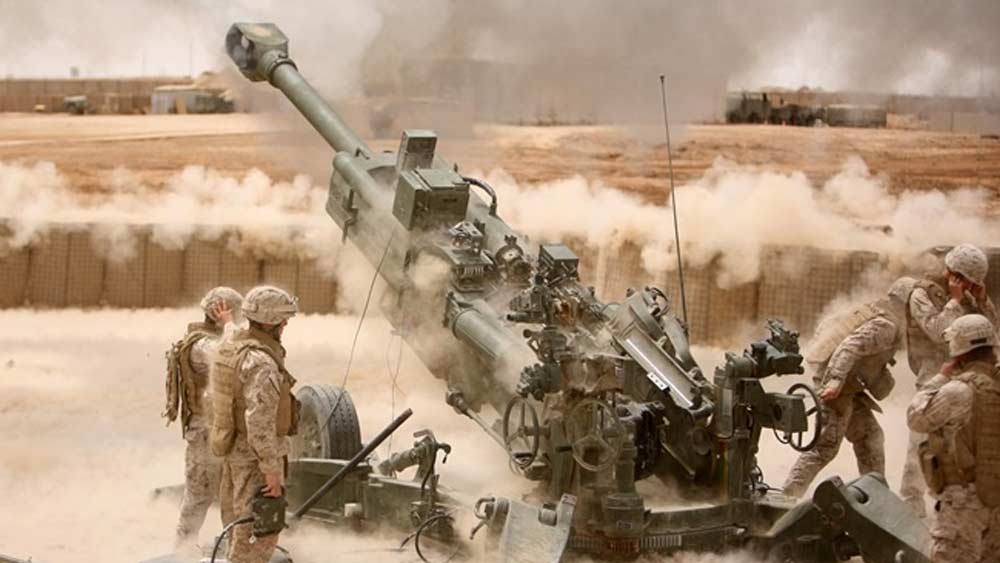 ভারতের হাতে রয়েছে ১৪৫টি এম ৭৭৭ হাউইৎজার কামান। সেগুলি ২৪ থেকে ৩০ কিমি দূরে গোলাবর্ষণ করতে সক্ষম। এ ছাড়াও রয়েছে এম ৪৬ হাউইৎজার কামান, হুবিটস হাউইৎজার কামান ও ডি ৩০ হাউইৎজার কামান। সেগুলির সংখ্যা সবমিলিয়ে ১৮৬০টি। রয়েছে ধনুষ গোত্রের হাউইৎজার কামানও।