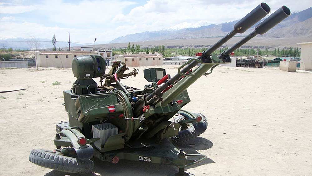 বিভিন্ন রকমের ব্যালিস্টিক মিসাইল ডিফেন্স সিস্টেম রয়েছে ভারতের হাতে। রয়েছে ভূমি থেকে আকাশে ছোড়ার বিপুল ক্ষেপণাস্ত্রের সম্ভারও। রয়েছে অ্যান্টি এয়ারক্র্যাফ্ট আর্টিলারিও।