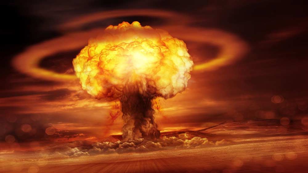 স্থল, জল ও অন্তরীক্ষ, এই তিনটি জায়গা থেকেই বিভিন্ন লক্ষ্যে পরমাণু অস্ত্র ব্যবহারে সক্ষম ভারত। তবে পরমাণু অস্ত্র নিয়ে ভারতের নীতি হল, নো ফার্স্ট ইউজ। অর্থাৎ প্রথমেই পরমাণু অস্ত্রের ব্যবহার নয়। প্রতিপক্ষ ওই অস্ত্র ব্যবহার করলে তবেই জবাব দেবে ভারত।