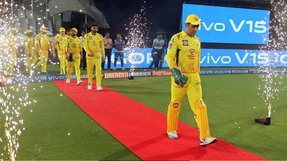 মাথায় রাখতে হচ্ছে যে এ বছরই টি-টোয়েন্টি বিশ্বকাপ না হলে অক্টোবরেই হতে পারে আইপিএল। সেক্ষেত্রে পরের আইপিএলের আগে ফেব্রুয়ারি-মার্চে হতে পারে টি-টোয়েন্ট বিশ্বকাপ। কিন্তু, দুই আইপিএলের ফাঁকে টি-টোয়েন্টি বিশ্বকাপ হলে তা সম্প্রচার করার ক্ষেত্রে কোনও সমস্যা আছে কি না সেই সব দিকও আলোচনা হতে পারে আইসিসি-র বৈঠকে