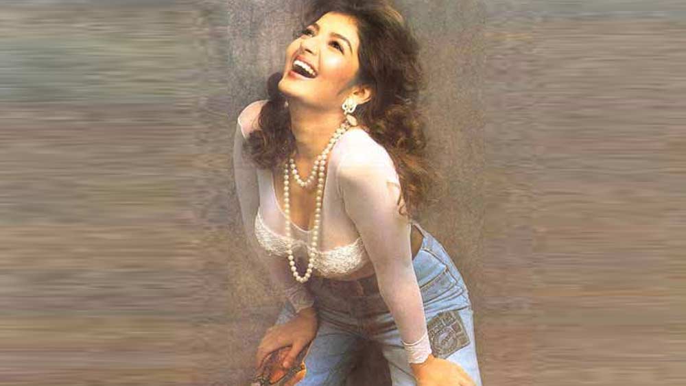 ছবিতে সাহসী ও খোলামেলা দৃশ্যে অভিনয় করতেন সোনু। ‘আকর্ষণ’ ছবিতে তাঁর একটি চুম্বনদৃশ্য ঘিরে সে সময় যথেষ্ট বিতর্ক দেখা দিয়েছিল।