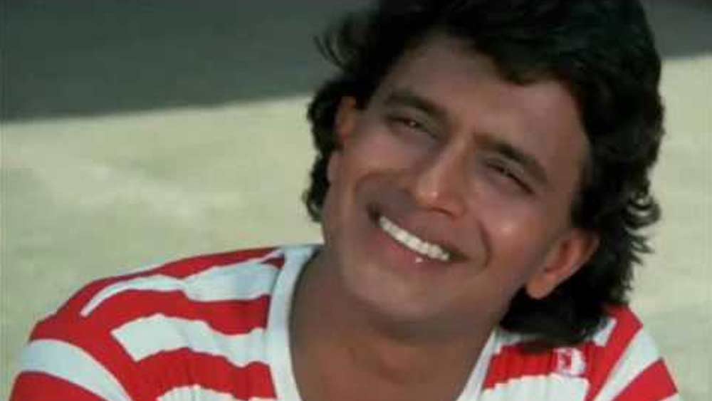 কিন্তু শুটিং কিছু দূর গড়াতেই সমস্যা দেখা দেয় অভিনেতাদের ডেট নিয়ে। কারণ তখন এই তারকাদের মধ্যে প্রায় সবাই পরিচালনার কাজে ব্যস্ত ছিলেন। শশী কপূর পরিচালনা করছিলেন ‘আজুবা’ ছবি।