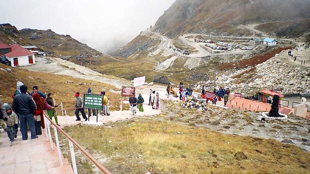 ১৯৬৮ সালে ২২ বছর বয়সি হরভজন কর্মরত ছিলেন নাথু গিরিপথ বা নাথু লা-য়। সমুদ্রপৃষ্ঠ থেকে সাড়ে ১৪ হাজার ফুট উচ্চতায় দুর্গম ও সঙ্কীর্ণ এই গিরিপথ তার কয়েক বছর আগেই সাক্ষী ছিল ইন্দো-চিন যুদ্ধের।