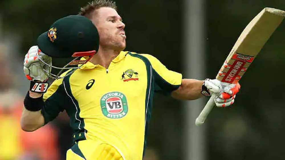 রোহিতের সঙ্গে থাকবেন ডেভিড ওয়ার্নার। ডানহাতি-বাঁহাতি কম্বিনেশন থাকছে ওপেনিংয়ে। অস্ট্রেলিয়ার ওপেনার বিধ্বংসী মেজাজে শুরু করেন। দলকে টানার ক্ষমতা রয়েছে তাঁর। গত বিশ্বকাপে রোহিতের মতো ওয়ার্নারও ছিলেন ধারাবাহিক।