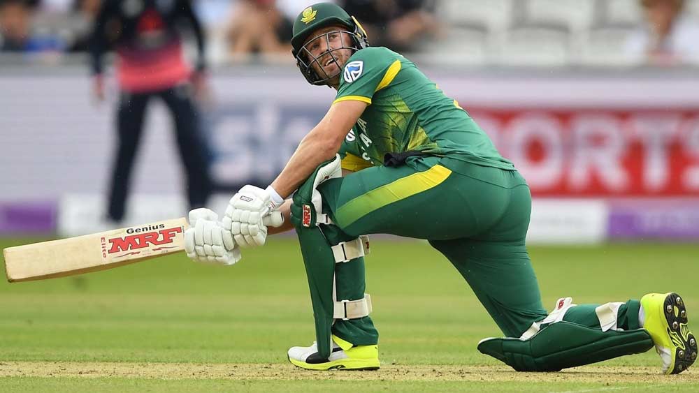 চারে দক্ষিণ আফ্রিকার এবি ডি’ভিলিয়ার্স। তাঁকে ৩৬০ ডিগ্রি ব্যাটসম্যান বলা  হয়। মাঠের সব প্রান্তে শট খেলার অবিশ্বাস্য দক্ষতা রয়েছে তাঁর। ৫৩.৫০ গড়ে ৯৫৭৭ রান করেছেন তিনি এক দিনের ক্রিকেটে। শতরানের সংখ্যা ২৫।