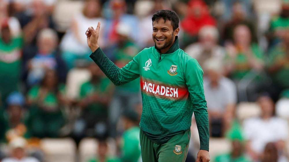 বিশপের দলের অলরাউন্ডার হলেন সাকিব আল হাসান। বাংলাদেশের এই বাঁহাতি ব্যাটে-বলে দলের সম্পদ। ব্যাটে ৬৩২৩ রান করার পাশাপাশি ২৬০ উইকেটও নিয়েছেন তিনি। গত বিশ্বকাপে তিন নম্বরে নেমে তিনি ভরসা দিয়েছেন বাংলাদেশের ব্যাটিংকে। সঙ্গে দশ ওভারের নিখুঁত বোলিংও ছিল।