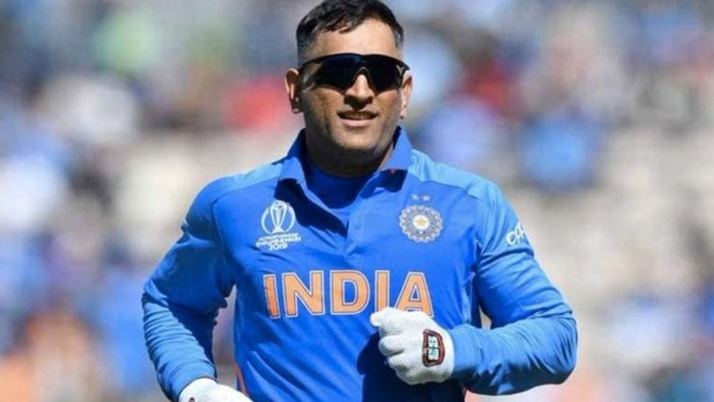 দলের অধিনায়ক হলেন মহেন্দ্র সিংহ ধোনি। উইকেটকিপার ও ব্যাটসম্যান মিলিয়ে দলের থ্রি-ডি ক্রিকেটার তিনিই। বিশ্বকাপজয়ী অধিনায়ক হওয়ার পাশাপাশি বিশ্বের সর্বকালের অন্যতম সেরা ফিনিশারও তিনি। তা ছাড়া উইকেটের পিছন থেকে বোলারদের নির্দেশ দেওয়াতে কাজে আসবে তাঁর অগাধ অভিজ্ঞতা।