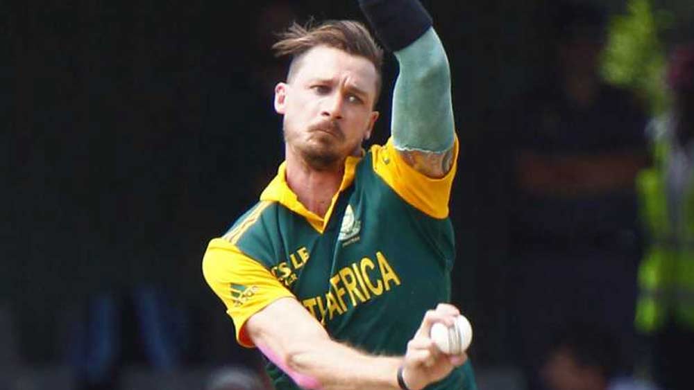 নতুন বলে দৌড় শুরু করবেন ডেল স্টেনও। দক্ষিণ আফ্রিকার ডানহাতি পেসার গতির সঙ্গে সুইং মিশিয়ে ব্যাটসম্যানদের রাখেন ধাঁধায়। এই সময়ের সেরা পেসারদের তালিকায় উপরের দিকেই থাকেন তিনি। ২৫.৯৫ গড়ে তিনি নিয়েছেন ১৯৬ উইকেট।