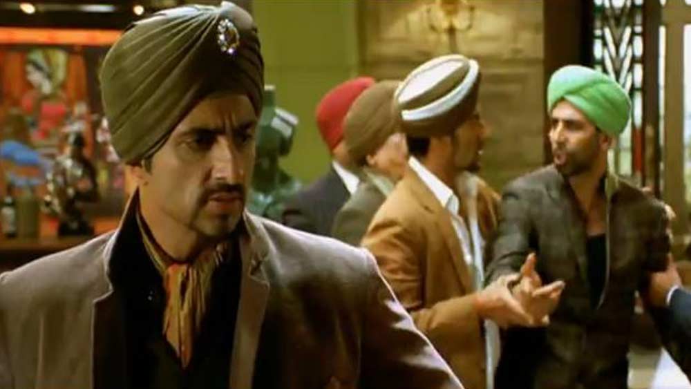 বলিউডে সোনুর ফিল্মোগ্রাফিতে উল্লেখযোগ্য হল ‘সিং ইজ কিং’, ‘নেতাজি সুভাষচন্দ্র বোস: দ্য ফরগটেন হিরো’, ‘দবং’, ‘আশিক বনায়া আপনে’, ‘গব্বর ইজ কিং’ এবং ‘সিম্বা’। তবে বলিউডের তুলনায় দক্ষিণী ইন্ডাস্ট্রিতে সোনু অনেক বেশি জনপ্রিয় ও পরিচিত নাম।