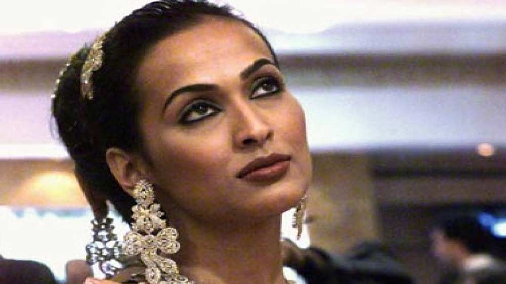 শাশুড়ি এবং দিদিশাশুড়ির কাছ থেকে শিখে জমিয়ে রান্না করেন ইটালীয় খাবার। আবার মধুর হাতের চিকেন কারি খেতেও খুব পছন্দ করেন তাঁর শ্বশুরবাড়ির পরিজনরা।