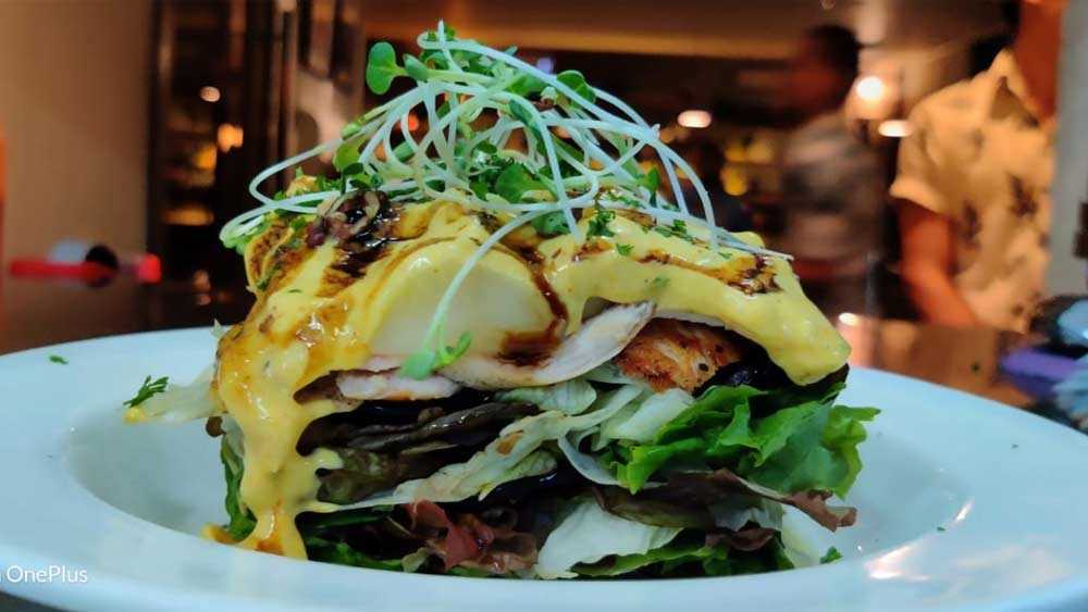 স্যালাডে বিভিন্ন সবজির পাশাপাশি দেওয়া হয় মাইক্রোগ্রিনও। শুধুমাত্র স্যালাডের সৌন্দর্য বৃদ্ধির জন্যই এটি দেওয়া হয়, তা নয়। এতে প্রচুর পরিমাণে আয়রণ, জিঙ্ক, পটাশিয়াম ও ম্যাগনেশিয়ামের উপাদান রয়েছে। যা শরীর গঠনের অন্যতম মৌলিক ও জরুরি উপাদান।