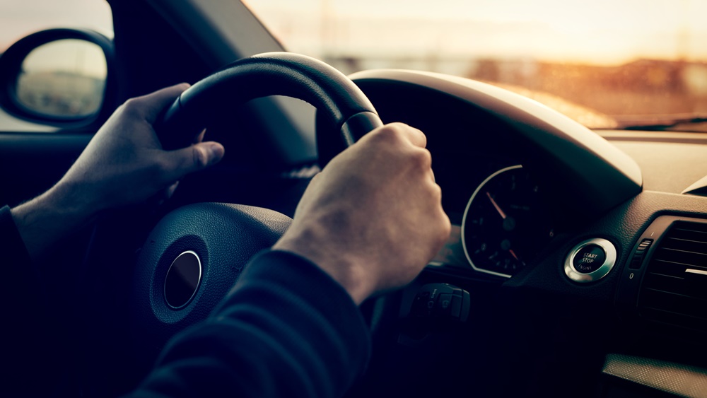 সেই চাষ করতে গিয়ে তাঁর ক্ষতিও হয়েছিল অনেক। যার জেরে ২০১৩-তে বন্ধ করে দেন নিজের স্বেচ্ছাসেবী সংস্থা। তার পর গাড়ি কিনে ট্রাভেলিং এজেন্সির ব্যবসা শুরু করেন। কিন্তু সেই ব্যবসাও জমেনি। শেষমেশ নিজের তিনটি গাড়ির মধ্যে দু’টি বিক্রি করে দেন। একটি গাড়ি রেখে দেন নিজের জন্য।