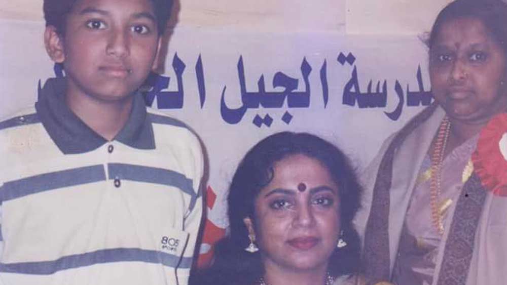 নায়িকার ভূমিকায় তাঁর প্রথম ছবি ‘দিল্লি টু মাদ্রাজ’, মুক্তি পেয়েছিল ১৯৭২ সালে। ক্রমে তামিল ও মালয়ালম বিনোদনের জনপ্রিয় মুখ হয়ে ওঠেন তিনি। অভিনয় করেছেন তেলুগু ও হিন্দি ছবিতেও। ৪০ বছরের দীর্ঘ কেরিয়ারে অভিনয় করেছেন ৮০০টিরও বেশি ছবিতে। বড় পর্দার পাশাপাশি অভিনয় করেছেন টেলিভিশনেও।