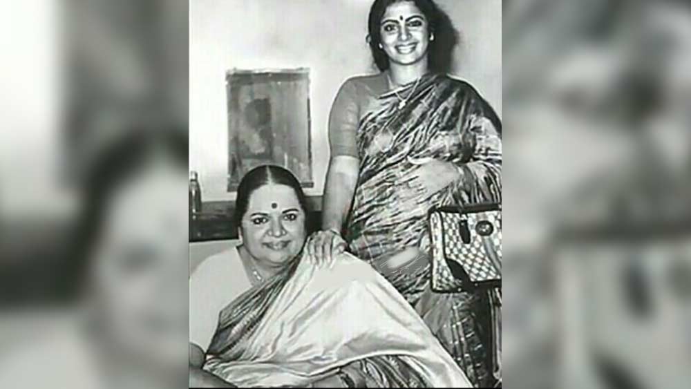 শুধু অভিনেত্রী-ই নন। শ্রীবিদ্যা ছিলেন এক জন ধ্রুপদী সঙ্গীতশিল্পীও। প্লেব্যাক-ও করেছেন বেশ কিছু ছবিতে। তবে তাঁর ব্যক্তিগত জীবনে সুর কেটেছে বার বার। তরুণী শ্রীবিদ্যার বিয়ের কথা হয়েছিল অমেরিকাপ্রবাসী এক ডাক্তারের সঙ্গে। কিন্তু শোনা যায়, সে সময় কন্যাপণ ও বিয়ের অন্যান্য খরচ যোগাড় করতে অপারগ ছিল তাঁর পরিবার।